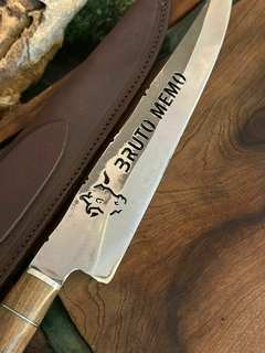FACA PARA CHURRASCO DE 8 POLEGADAS DE LÂMINA EM AÇO CARBONO 1070 COM VAZADO NA LÂMINA BRUTO MEMO - comprar online