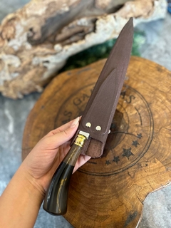 FACA PARA CHURRASCO EM AÇO INOX DE 8 A 9 POLEGADAS DE LÂMINA COM CABO DE CHIFRE NATURAL PRETO