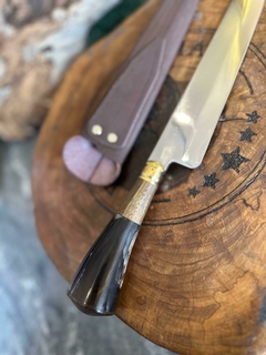 FACA PARA CHURRASCO EM AÇO INOX 8 A 9 POLEGADAS DE LÂMINA COM CABO DE CHIFRE NATURAL PRETO - Facas Gaúchas RS