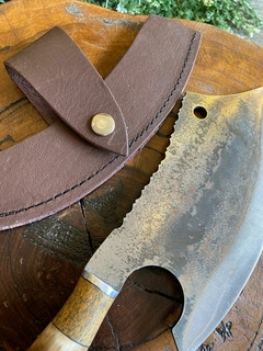 CUTELO PARA CHURRASCO EM DISCO DE ARADO 8 POLEGADAS DE LAMINA COM CABO EM CHIFRE BOVINO NATURAL - Facas Gaúchas RS