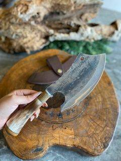 CUTELO PARA CHURRASCO EM DISCO DE ARADO 8 POLEGADAS DE LAMINA COM CABO EM CHIFRE BOVINO NATURAL - comprar online