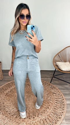 Conjunto calça e camisa