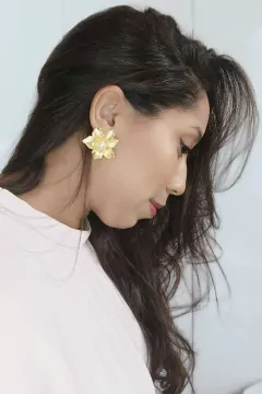 Brinco Flor Ouro com Peróla - comprar online