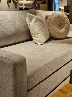 SOFA EMA 2.40X1.10 TAPIZADO TONO LINO - comprar online