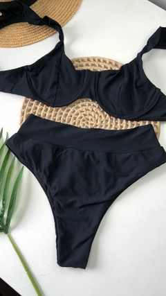Conjunto Meia Taça Hot Pant Babado Preto Liso na internet