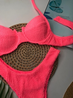 Biquíni Meia Taça Coral Neon Texturizado en internet