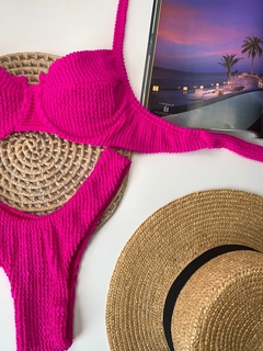 Biquíni Meia Taça Rosa Barbie Texturizado - comprar online