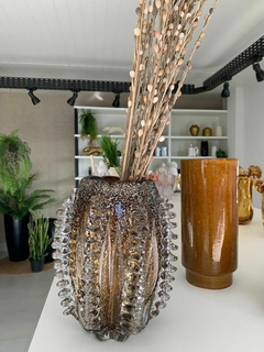 VASO DECORATIVO VIDRO TIPO MURANO (MARROM DOURADO) 23X17X7,5cm - Artes de Minas