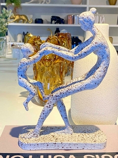 ESCULTURA MAE E FILHO TRAVERTINO na internet