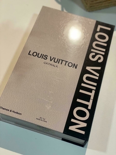 CAIXA LIVRO LOUIS VUITTON RÚSTICO na internet