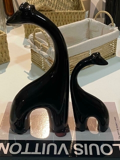 DUPLA DE GIRAFAS PRETO BRILHO na internet