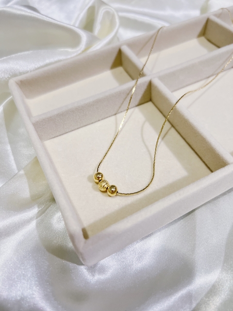 Colar Fio Laminado Três Esferas Banho a Ouro 18k