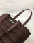 Bolsa Puffer Tote marron Matelassê com Zíper Pacta na internet