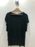 Remera negra mangas volados
