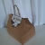 50 Sacolas kraft 23x22x17cm + 50 Lapelas na internet