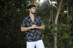 CAMISA MANGA CURTA REGULAR VISCOSE BLACK GUARANÁ PRETO/BRANCO na internet
