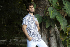 CAMISA MANGA CURTA REGULAR VISCOSE GEOMÉTRICA BRANCO/PRETO - comprar online