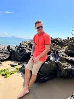 Imagem do BERMUDA MASCULINA SARJA COM ELASTANO LISA BEGE AREIA