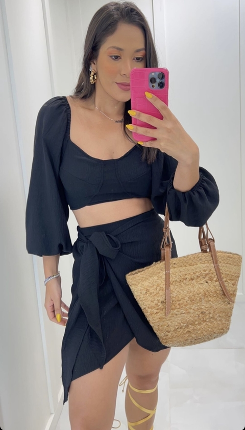 Conjunto cropped e saia