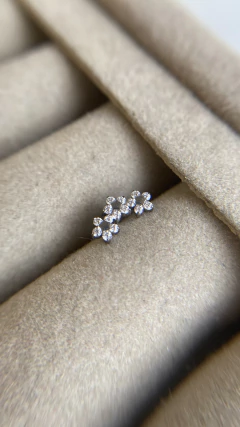 Piercing Cluster Orelha Helix Titânio Trio Flores Zircônias - comprar online