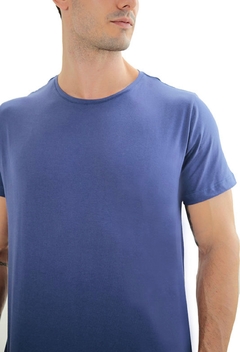 CAMISETA PREMIUM PIMA AZUL ROYAL na internet