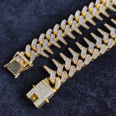 PULSEIRA SHARK ICE CUBAN Gold cravejada - comprar online