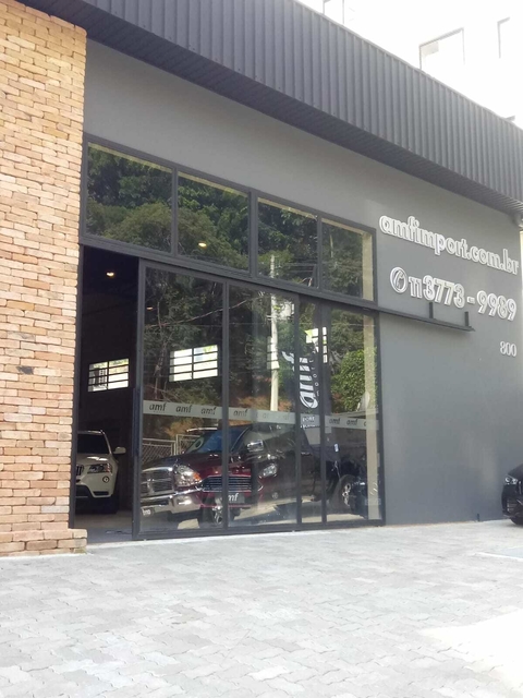PORTÃO DE CORRER EM VIDRO