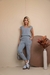 conjunto-feminino-casual-calça-jogger-cintura-alta-com-bolsos-e-blusa-muscle tee-com-decote-v