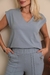 conjunto-feminino-casual-calça-jogger-cintura-alta-com-bolsos-e-blusa-muscle tee-com-decote-v