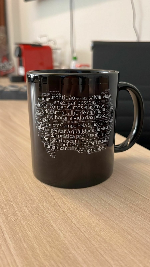 Caneca black "Em campo pela Saúde Pública"