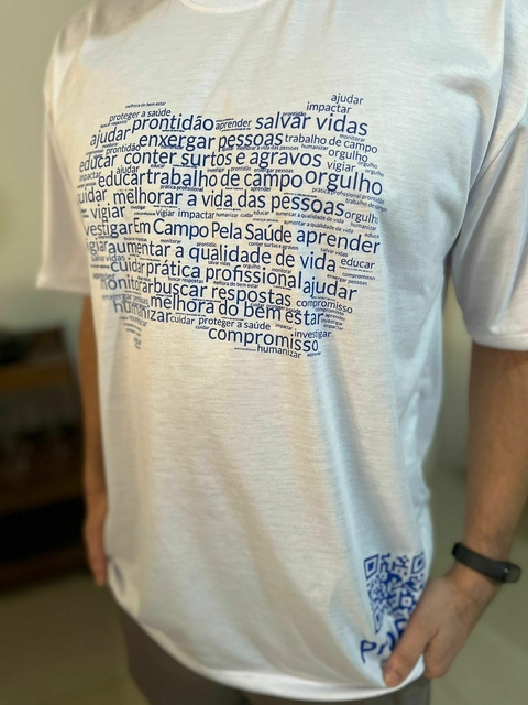 Blusa branca "Em campo pela Saúde Pública"