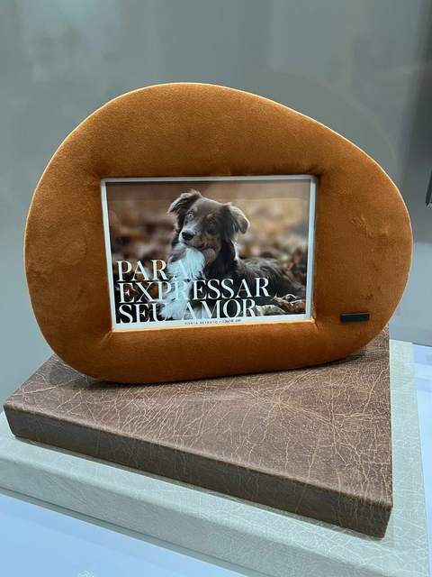 PORTA RETRATO VELUDO MARROM