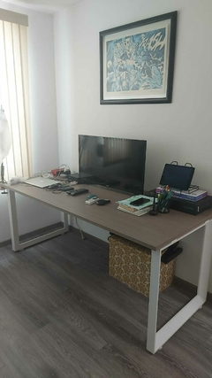 ESCRITORIO CON SISTEMA DE LEVANTAMIENTO, EN PAROTA 60% ANTICIPO