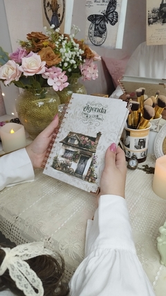 Imagem do Agenda VINTAGE 2025 - Datada 1 Dia por Página
