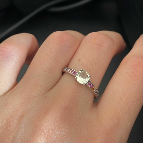 ANEL SOLITÁRIO C/ ZIRCONIAS COLORIDAS