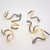 BRINCO EAR CUF DESIGN COBRA ZIRC. COLORIDAS