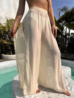 Calça saída de praia Pompom na internet
