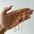 Colar grummet com inicial