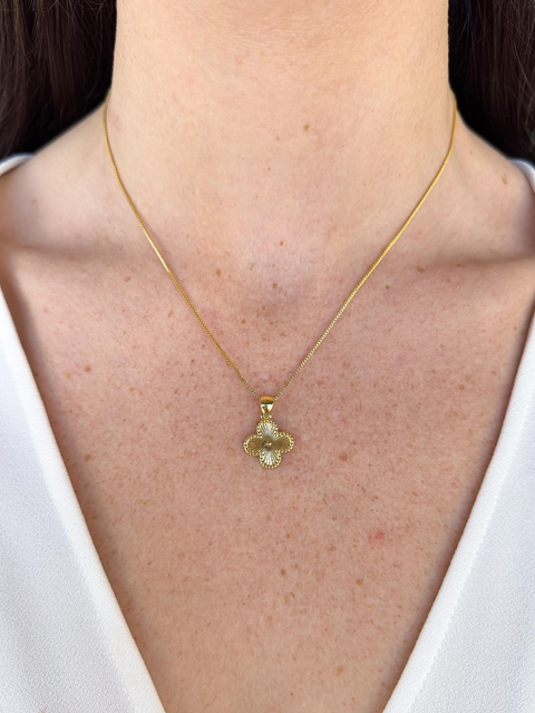 Colar c/ Pingente Trevo Estampado Banhado a Ouro 18K - comprar online