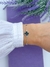 Pulseira de Prata com um Trevo Preto no Meio e Borda Bolinhas na internet