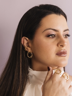 Brinco Oval Orgânico Vazado Banhado a Ouro 18K - comprar online