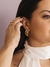 Brinco Argola V Lisa Banhada a Ouro 18K - SORA JOIAS