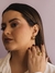 Brinco Argola em V Lisa Banhado a Ouro 18K - SORA JOIAS