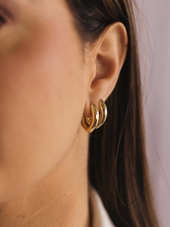 Brinco Argola em V Lisa Banhado a Ouro 18K - comprar online