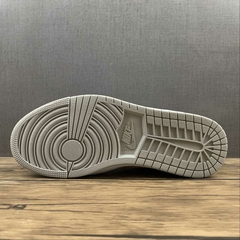 Air Jordan 1 Mid Aj1 Dn4045001 na internet