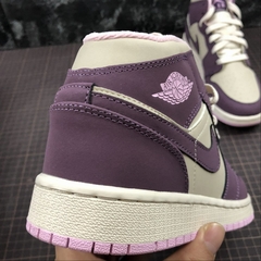 Air Jordan 1 Mid Gs 555112500 na internet