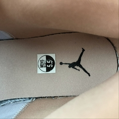 Air Jordan 1 Mid 555112190 na internet