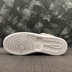 Air Jordan 1 Mid 555112190 na internet