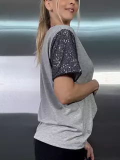 Remera Rebecca Grey - Street Style - Estudio Nube