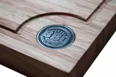 Tabla Eucalipto 50x30 con logo grabado